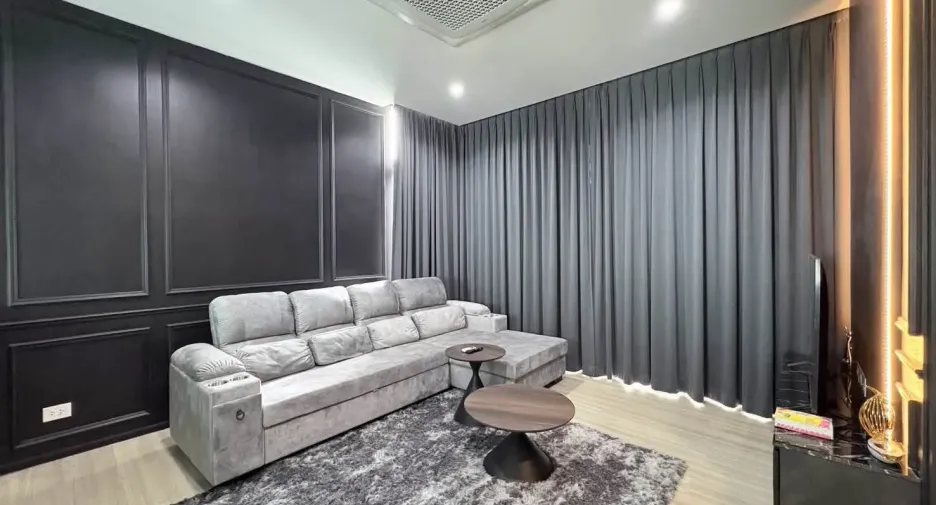 For rent 3 bedrooms house in Saphan Sung, Bangkok