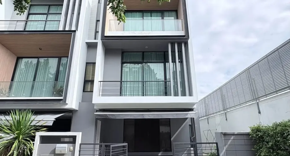 For rent 3 bedrooms house in Saphan Sung, Bangkok