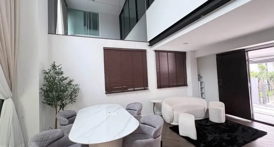 For rent 3 bedrooms house in Saphan Sung, Bangkok