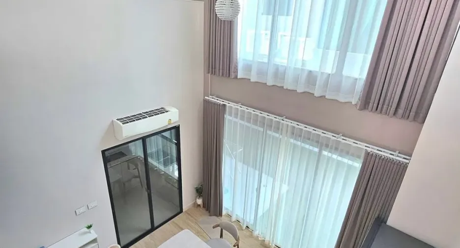 For rent 3 bedrooms townhouse in Saphan Sung, Bangkok