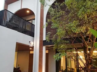 For rent 3 bedrooms townhouse in Watthana, Bangkok