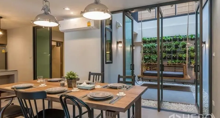 For rent 3 bedrooms townhouse in Watthana, Bangkok
