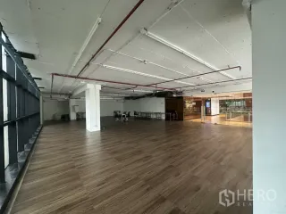 For rent retail Space in Watthana, Bangkok