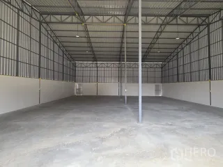 For rent warehouse in Mueang Samut Prakan, Samut Prakan