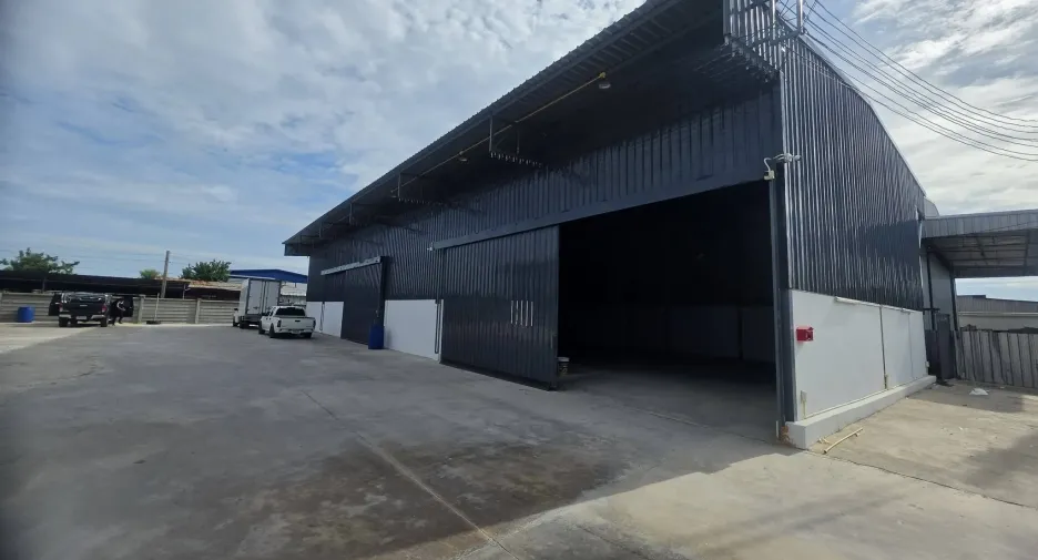 For rent warehouse in Mueang Samut Prakan, Samut Prakan