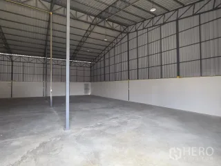For rent warehouse in Mueang Samut Prakan, Samut Prakan