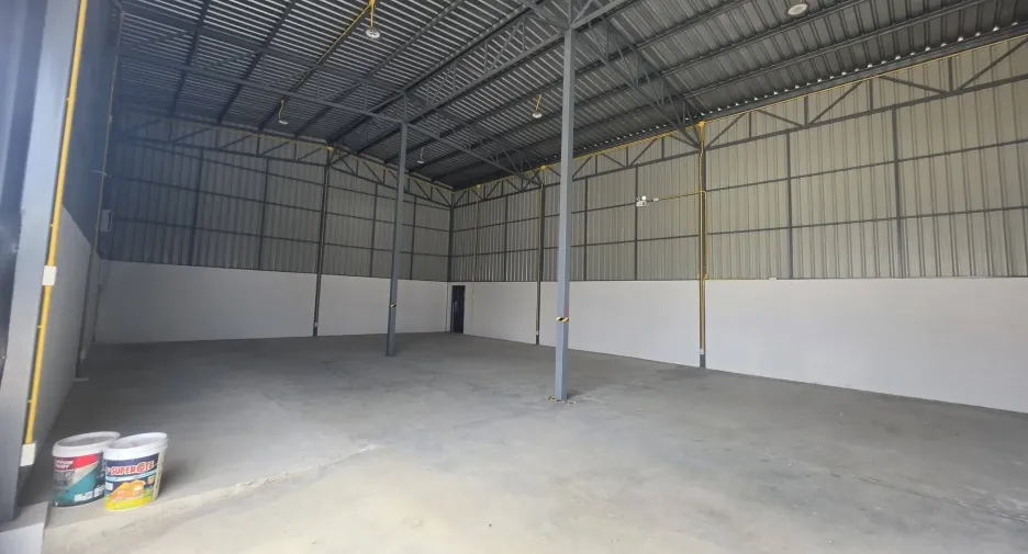 For rent warehouse in Mueang Samut Prakan, Samut Prakan