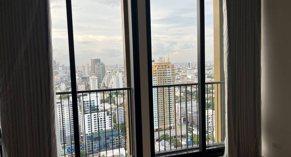 For rent and for sale 2 bedrooms condo in Watthana, Bangkok