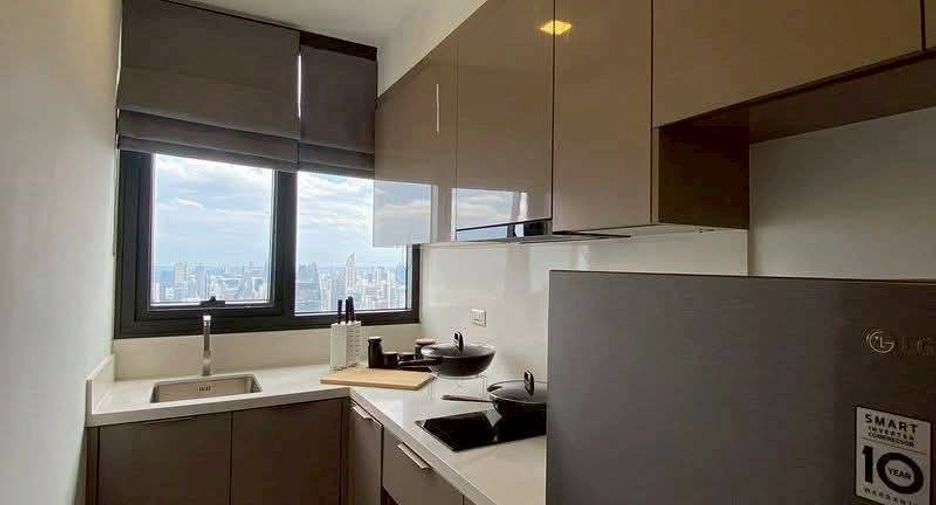 Condo en alquiler de 3 habitaciones en Huai Khwang, Bangkok