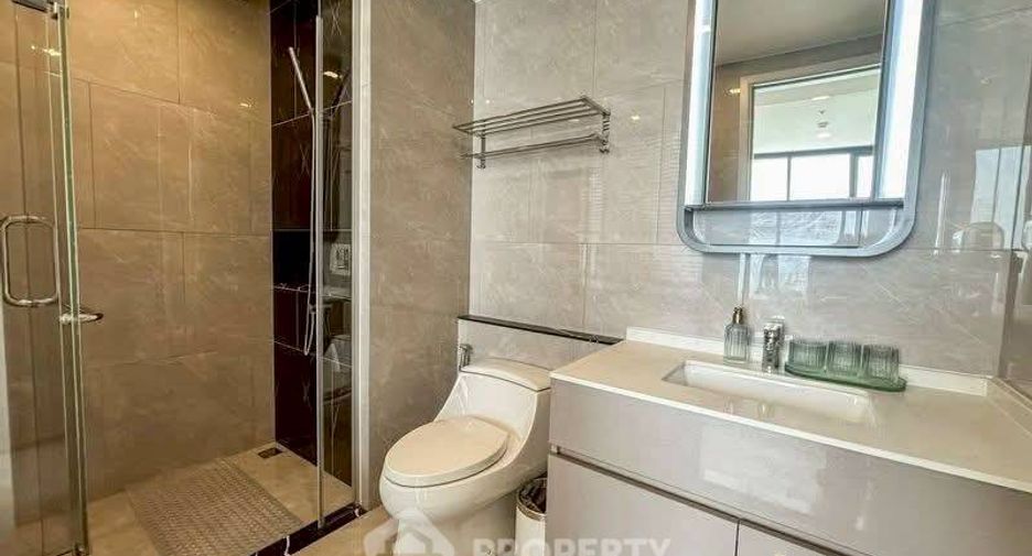 Condo en alquiler de 3 habitaciones en Huai Khwang, Bangkok