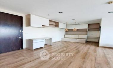 For sale 2 ベッドルーム condo in Thon Buri, Bangkok