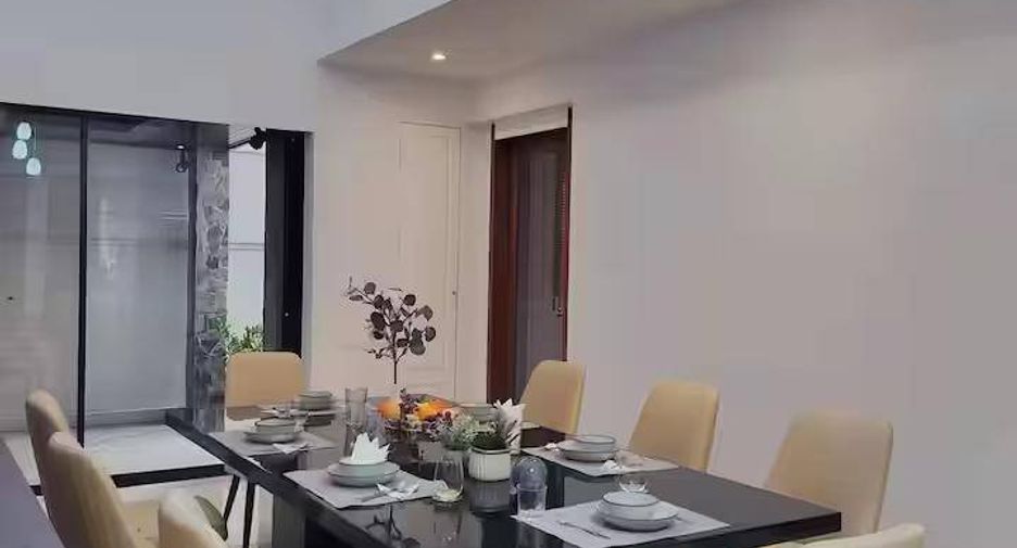 For rent and for sale 5 bedrooms house in Watthana, Bangkok
