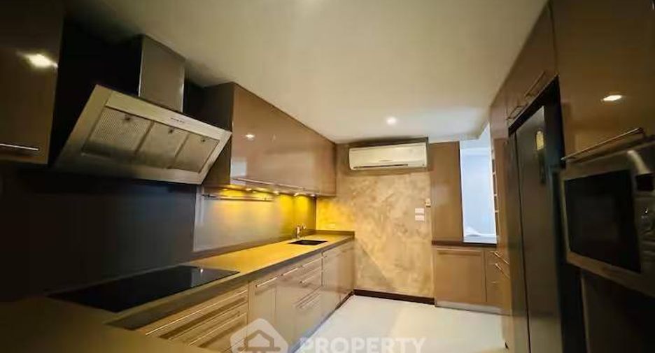 For rent and for sale 5 bedrooms house in Watthana, Bangkok