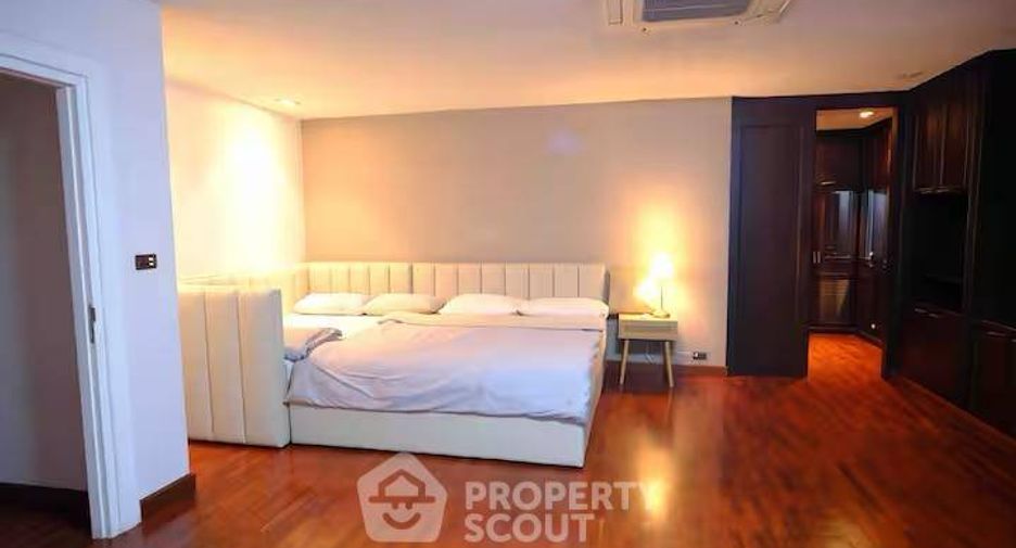 For rent and for sale 5 bedrooms house in Watthana, Bangkok
