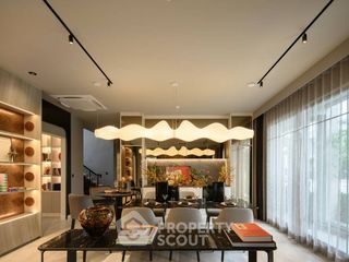 Casa en venta de 4 habitaciones en Bang Khae, Bangkok