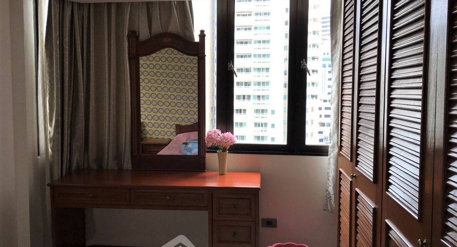 For sale 2 bedrooms condo in Khlong Toei, Bangkok