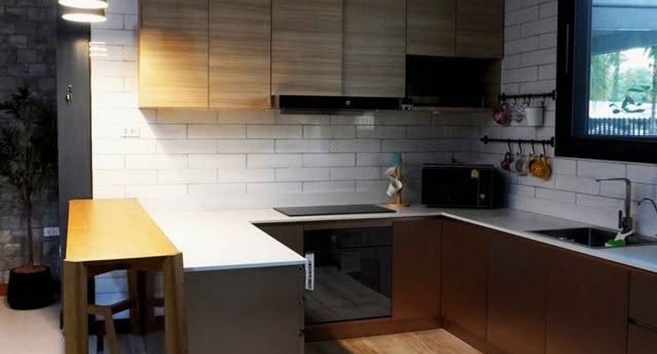 For sale 4 bedrooms house in Mueang Chon Buri, Chonburi