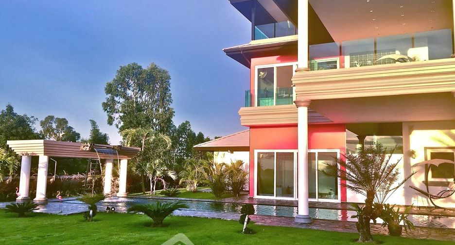 For sale 4 bedrooms condo in Bang Saray, Pattaya
