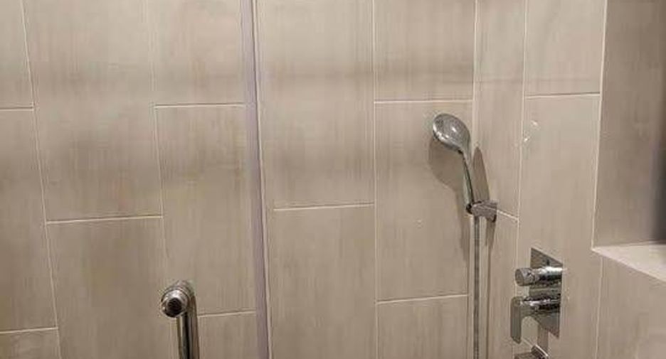 For sale 1 bed condo in Khlong Toei, Bangkok