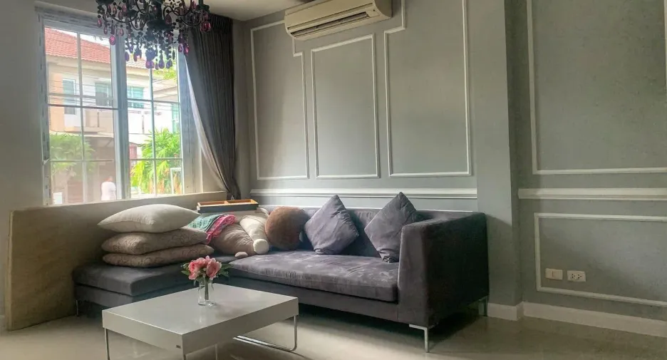Haus zum Kauf mit 3 Zimmer in Saphan Sung, Bangkok