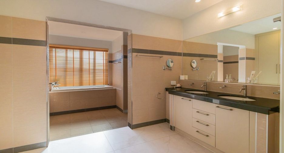 For rent 5 bedrooms villa in Bang Lamung, Chonburi