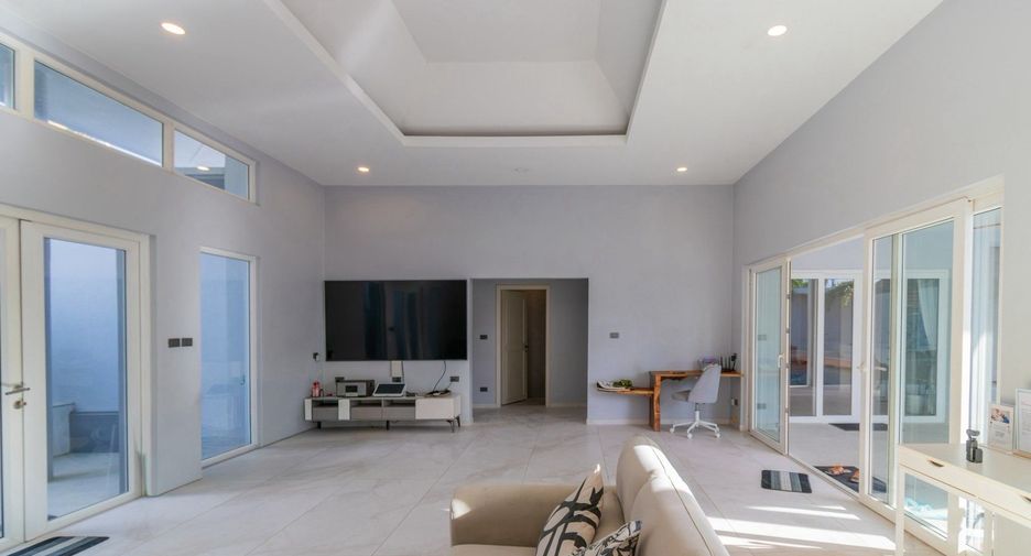 For rent 5 bedrooms villa in Bang Lamung, Chonburi