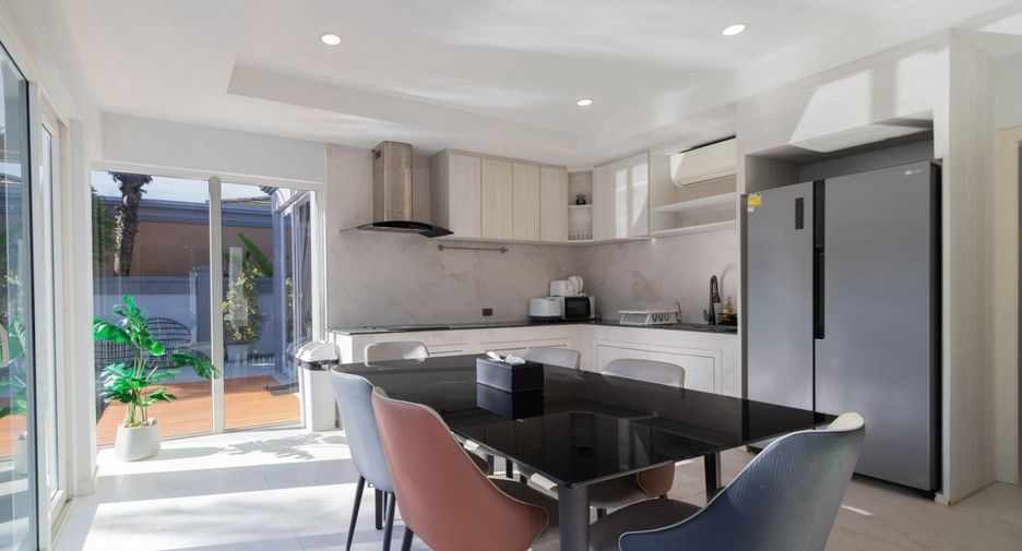 For rent 5 bedrooms villa in Bang Lamung, Chonburi