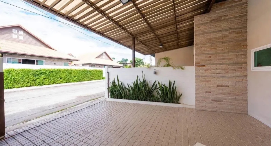 For rent 3 bedrooms villa in Bang Lamung, Chonburi