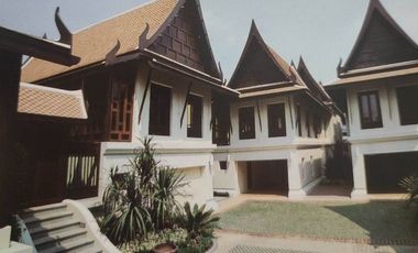 For rent 3 bedrooms townhouse in Khlong Toei, Bangkok