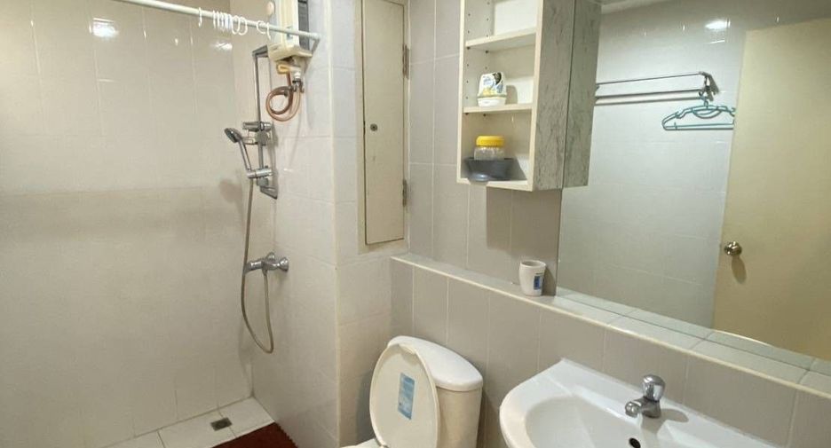 Condo en venta y en alquiler de 2 habitaciones en Huai Khwang, Bangkok