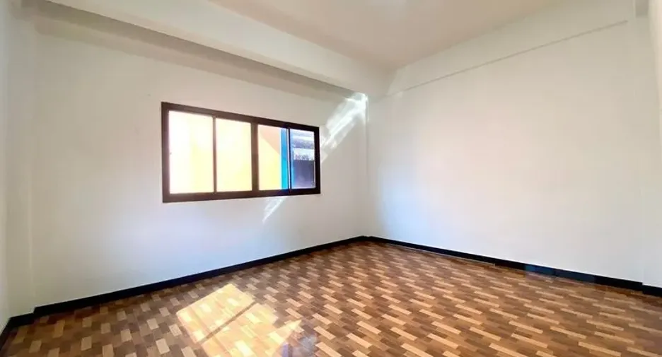 For rent 9 bedrooms townhouse in Bang Khae, Bangkok