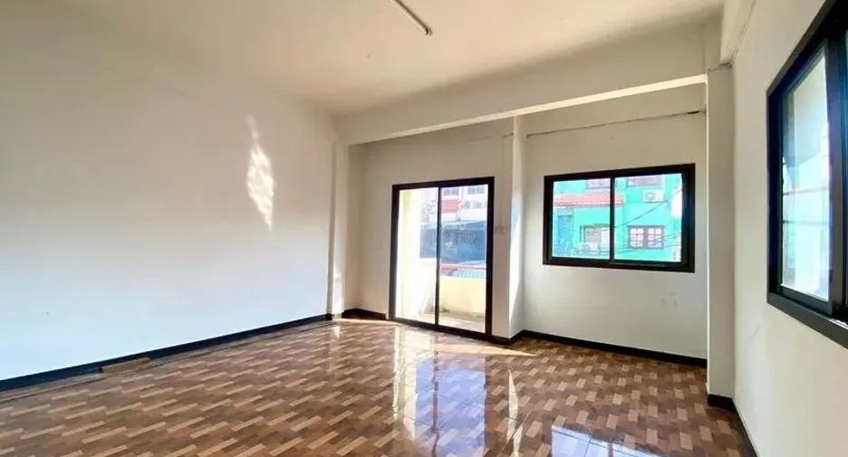 For rent 9 bedrooms townhouse in Bang Khae, Bangkok