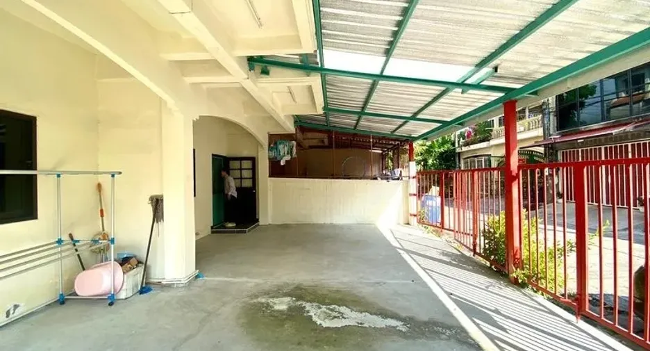 For rent 9 bedrooms townhouse in Bang Khae, Bangkok