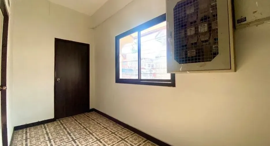 For rent 9 bedrooms townhouse in Bang Khae, Bangkok