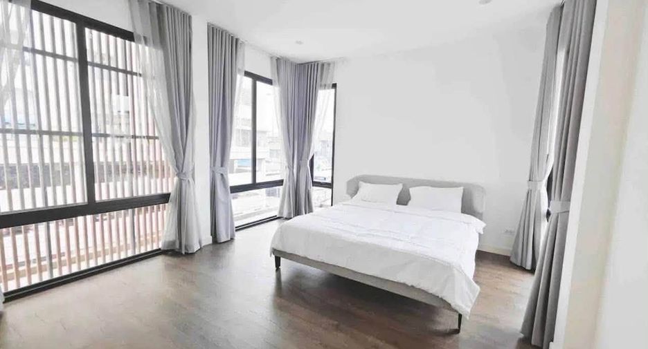 For rent 7 bedrooms house in Phaya Thai, Bangkok