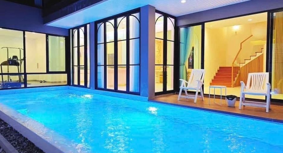 For rent 7 bedrooms house in Phaya Thai, Bangkok