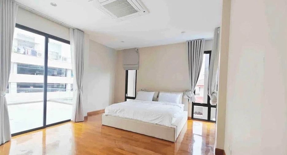 For rent 7 bedrooms house in Phaya Thai, Bangkok