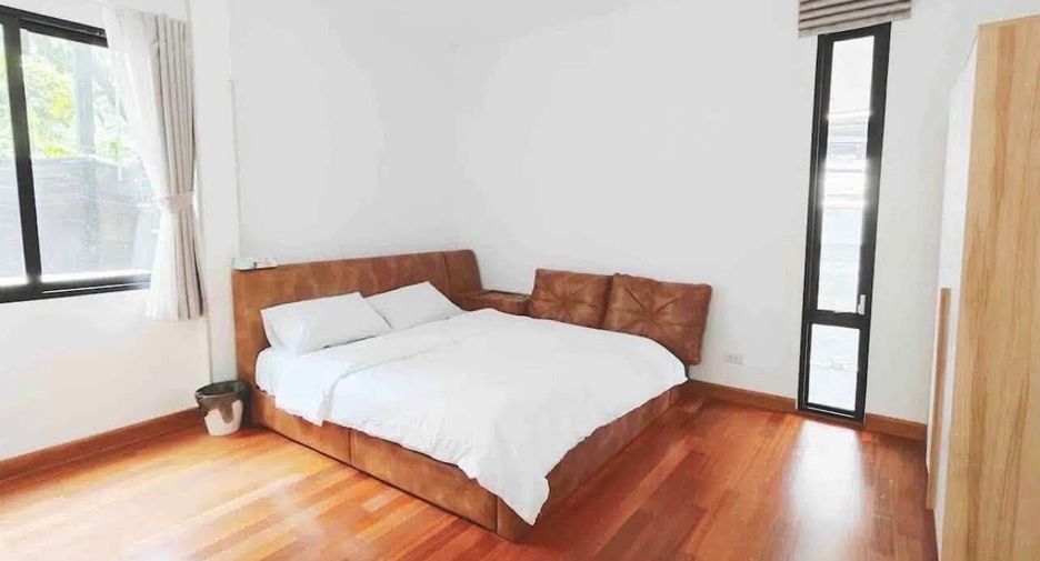 For rent 7 bedrooms house in Phaya Thai, Bangkok
