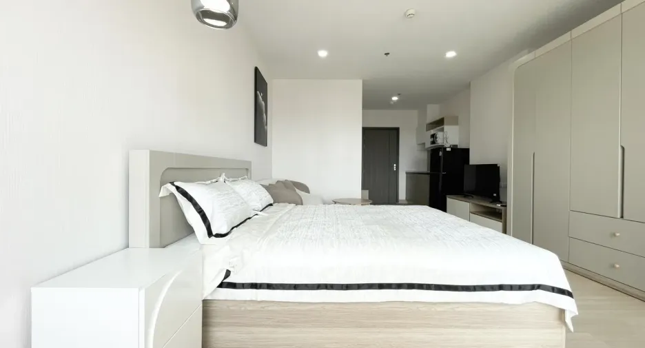 For rent studio condo in Mueang Samut Prakan, Samut Prakan