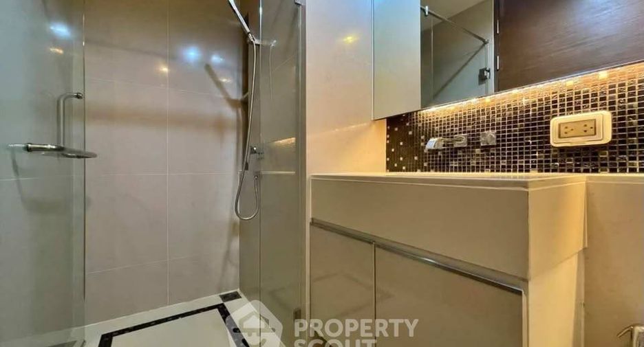 For sale 2 bedrooms condo in Sathon, Bangkok