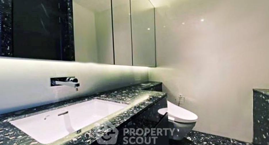 For sale 1 bed condo in Khlong Toei, Bangkok