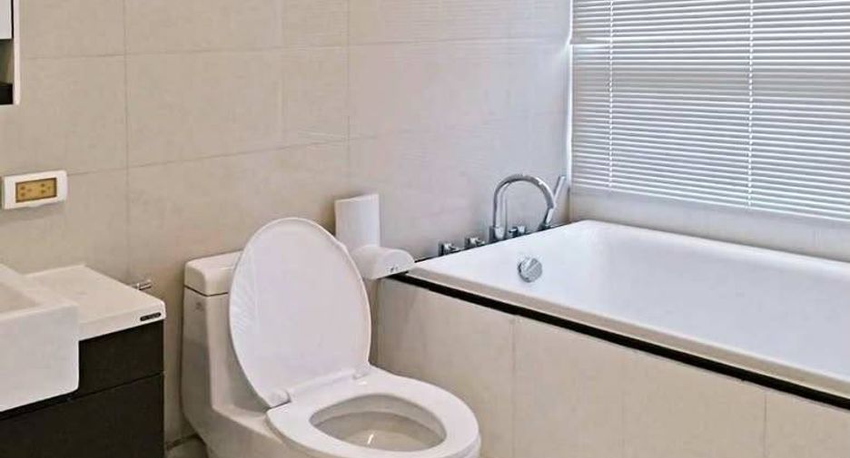 For sale 3 bedrooms condo in Khlong Toei, Bangkok