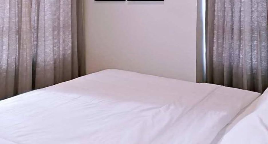 For sale 3 bedrooms condo in Khlong Toei, Bangkok
