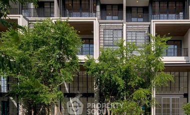 For sale 4 bedrooms townhouse in Watthana, Bangkok