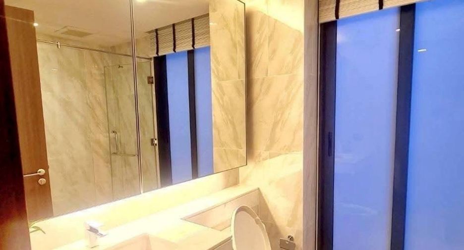 For sale 4 bedrooms townhouse in Watthana, Bangkok