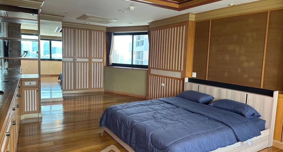 For rent 3 bedrooms condo in Khlong Toei, Bangkok