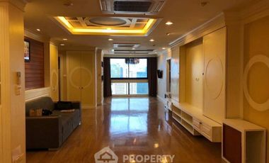 For rent 3 bedrooms condo in Khlong Toei, Bangkok