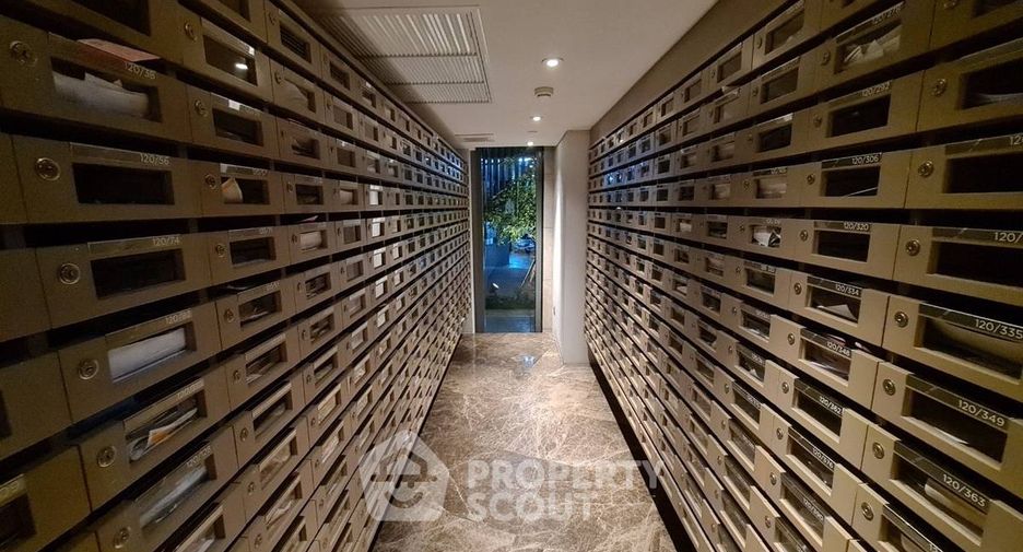 For rent 2 bedrooms condo in Khlong Toei, Bangkok