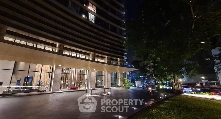 For rent 2 bedrooms condo in Khlong Toei, Bangkok