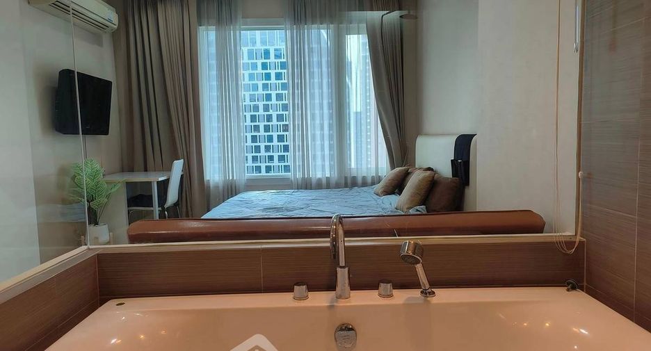 For rent 2 bedrooms condo in Khlong Toei, Bangkok